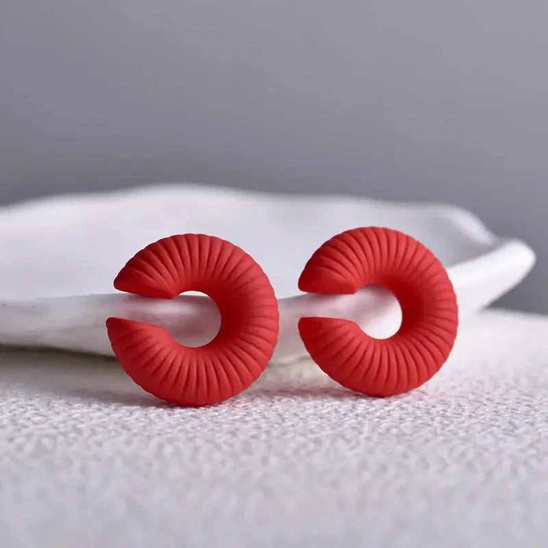 ClipCharm Simple Round Circle Clip Earrings For Women No Piercing C Shape Acrylic Lightweight Colorful Ear Cuffs