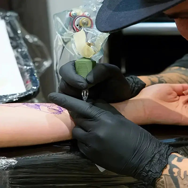 Black nitrile disposable gloves, textured, for work and tattoo/beauty tasks.