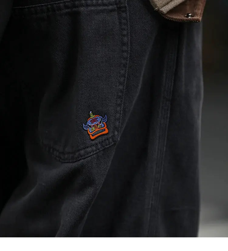 Black cargo pants from Simples Market with embroidered patch on the pocket, straight-leg Harajuku streetwear.