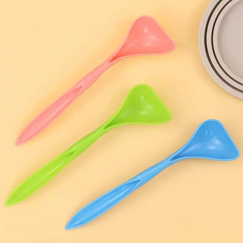 2 Pack Reusable Silicone Pet Food Can Covers for Dogs and Cats Universal Fit Airtight Tin Lid Seal with Spoon