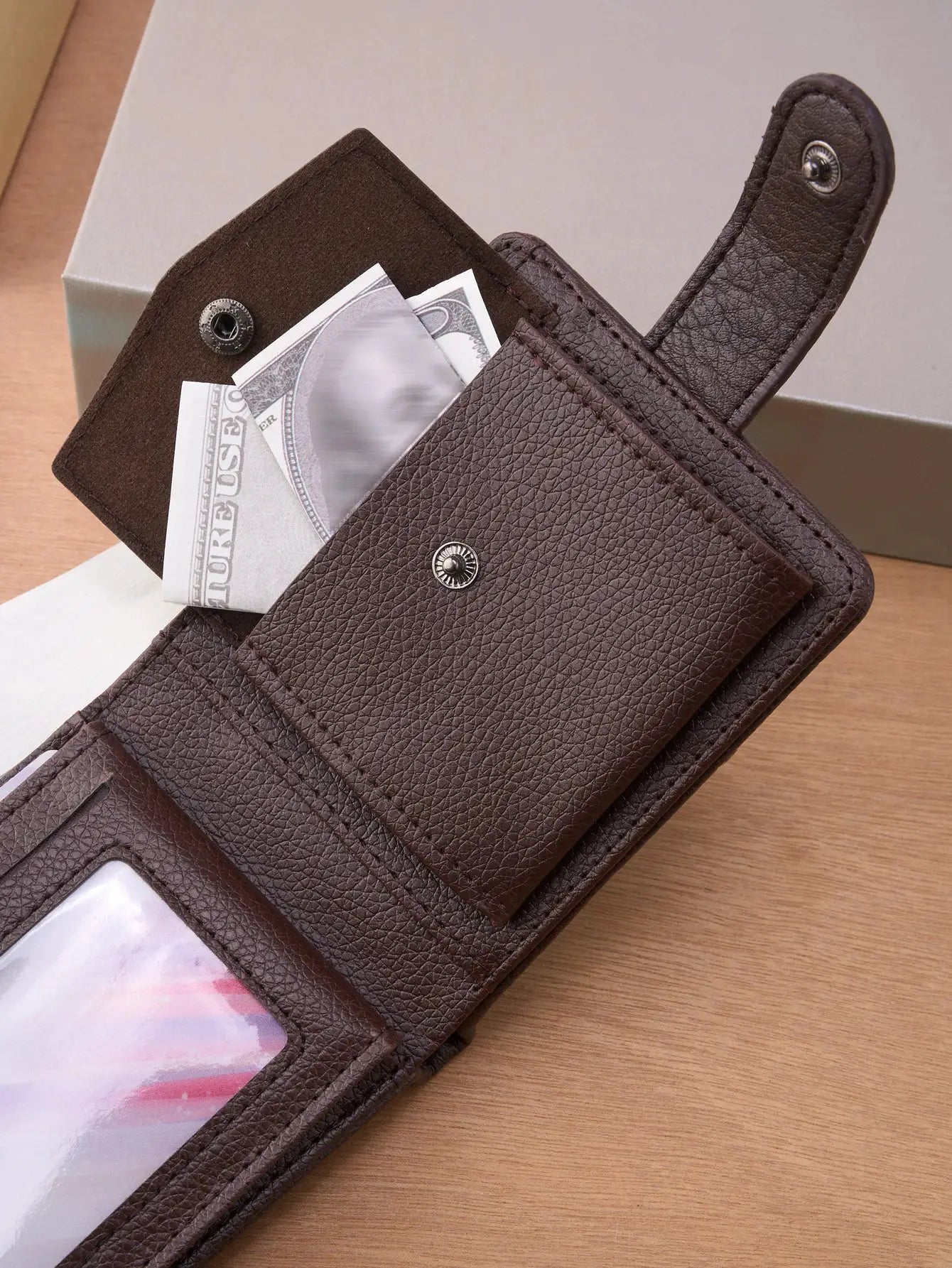 Simples Market men's brown leather wallet with card slots, ID window, and snap closures