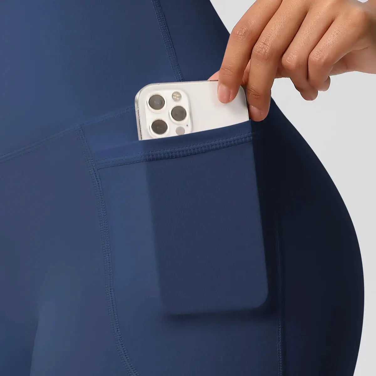 Women’s pocketed yoga shorts in navy blue; high-waist, squat-proof, quick-dry athletic shorts by Simples Market