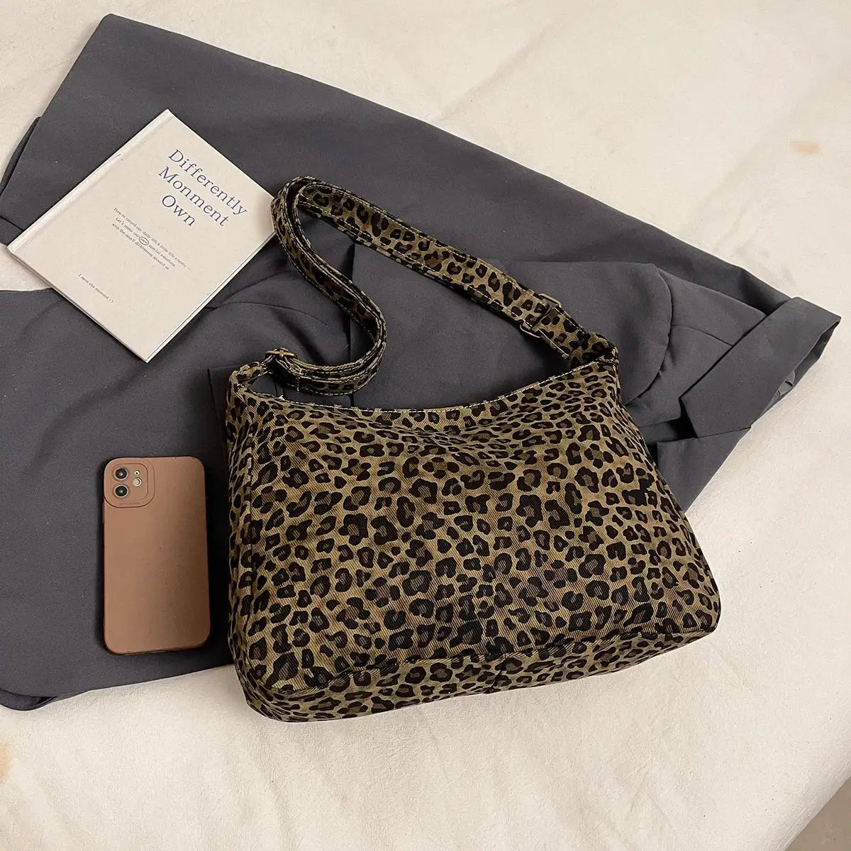 Simples Market leopard print shoulder bag, soft textile, large-capacity crossbody for commute and outings.