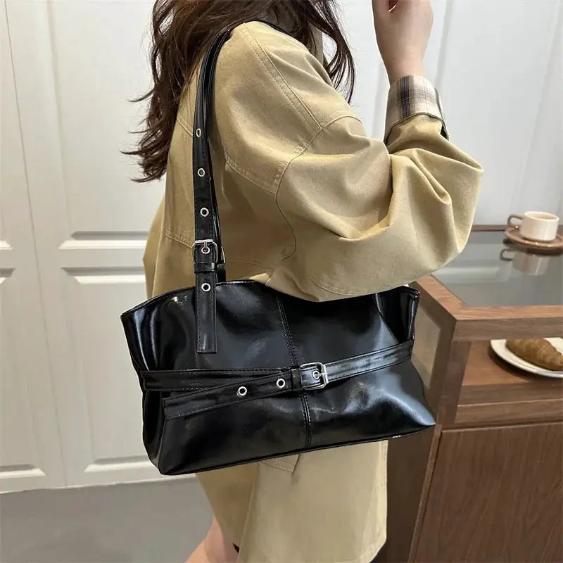 Black soft-leather belt-buckle handbag with adjustable strap, Korean-style casual shoulder bag