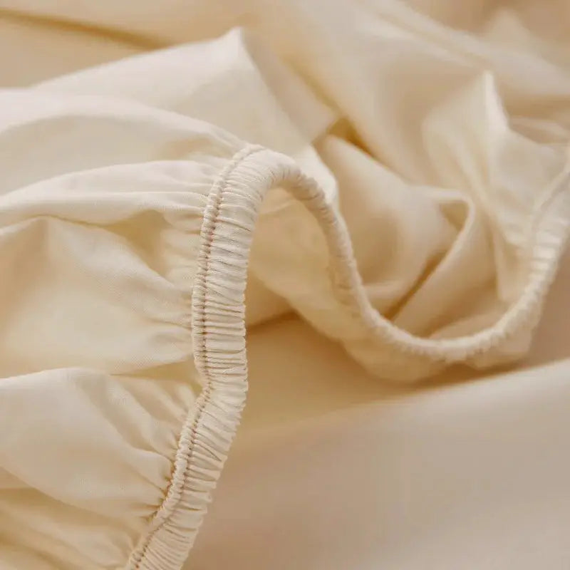 Egyptian cotton fitted sheet in cream with elasticized edges, 800TC
