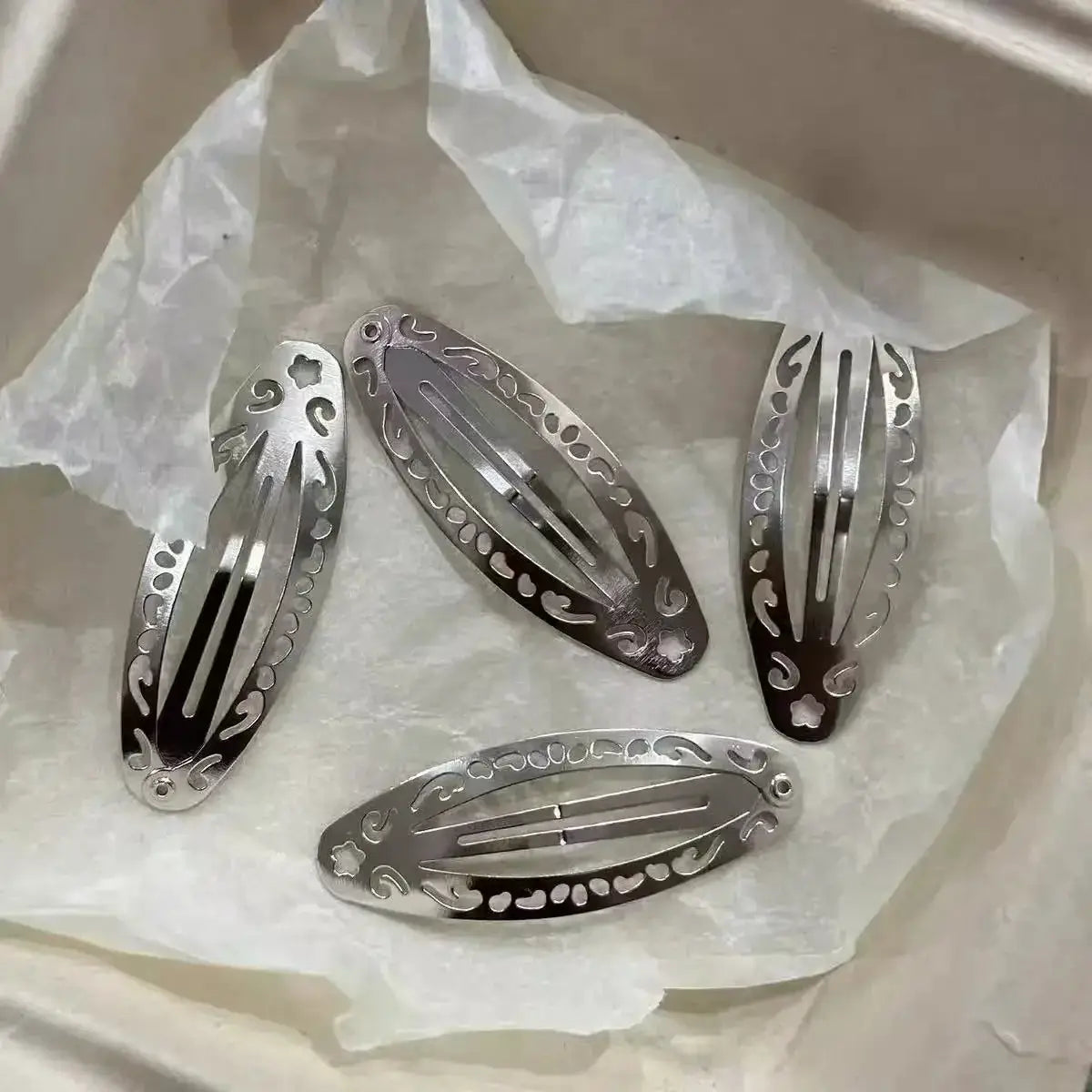 GlamEdge Y2K Style Metal Hair Clips Set 4 Durable Alloy For Everyday Edge Styling