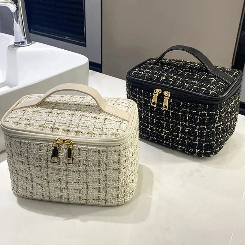 BX100 Knitted Style Makeup Bag Portable Fashionable Large Storage For Travel And Daily Use