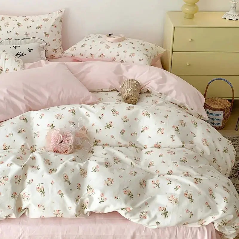 Pink floral bedding set for queen size by Simples Market with duvet cover, flat sheet and pillowcases
