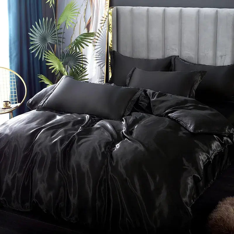 Silk satin bedding set by Simples Market in black with duvet cover, sheets and pillowcases.
