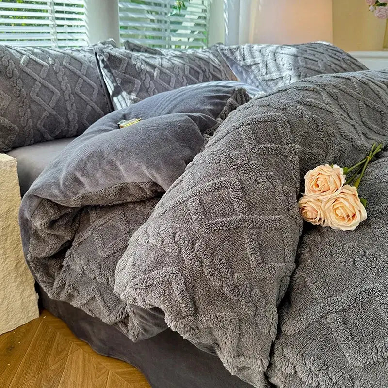 Simples Market Tafuru milk fleece quilt set in grey plush with matching pillow shams