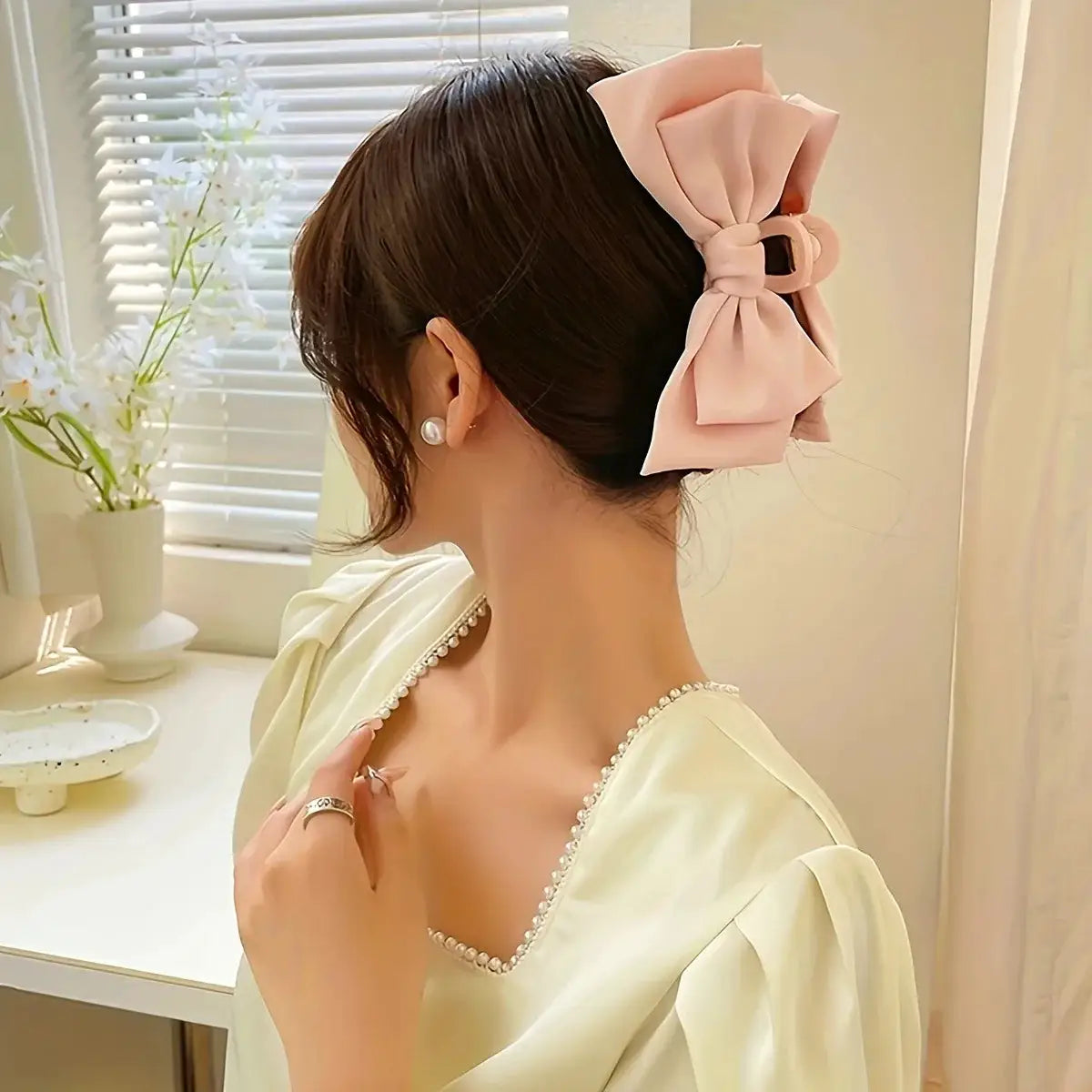 LuxeLocks Super Large Bowknot Grip Clip High End Hair Accessory For Women With Secure Hold And Fashionable Style