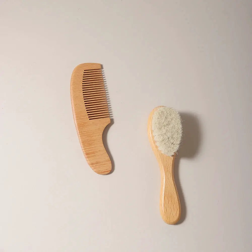 2-piece baby care beech wood comb and brush set by Simples Market