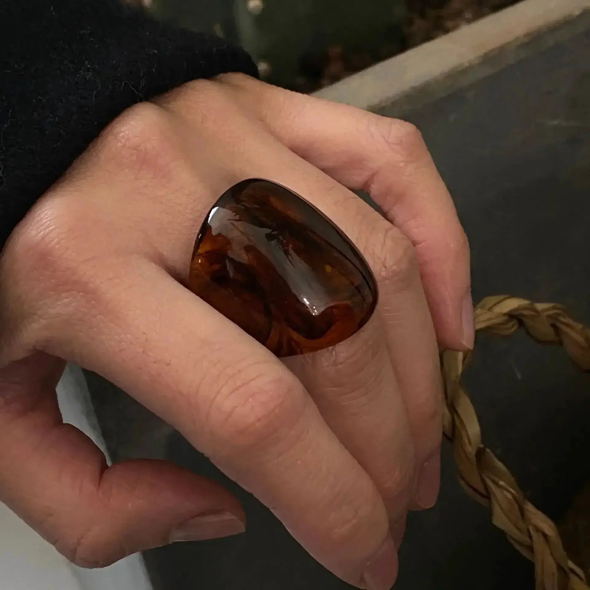Vintage Inspired Large Amber Resin Finger Ring For Women Geometric Design Exaggerated Punk Jewelry