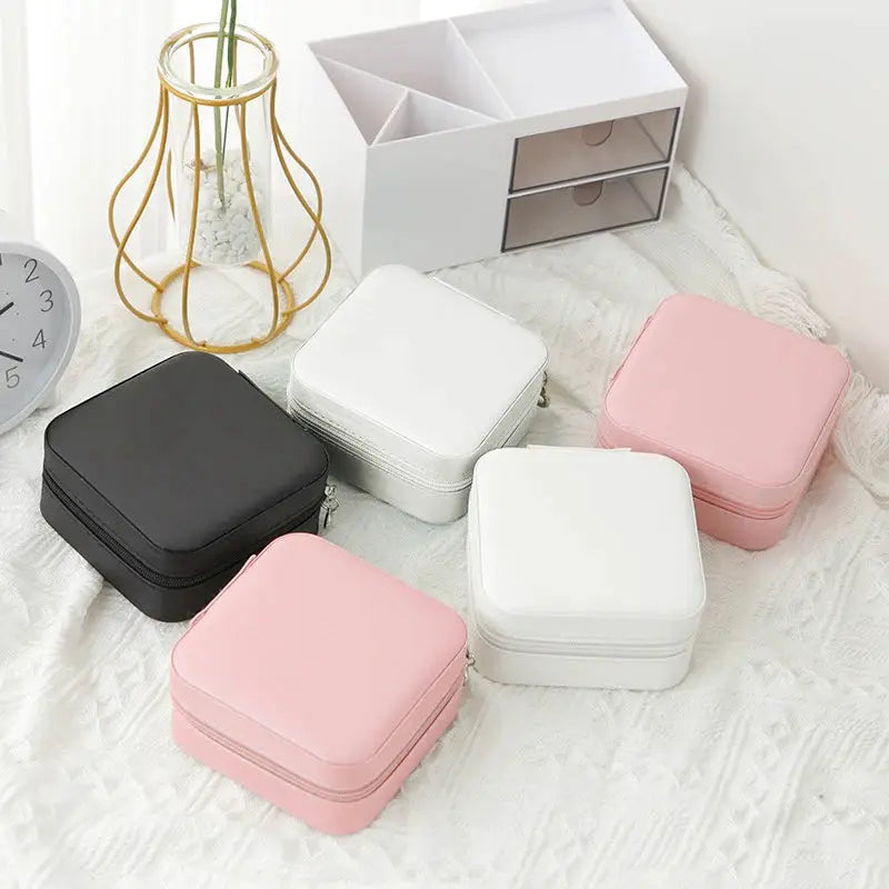 LuxeCare Single Layer Leather Jewelry Box Travel Case PU Leather With Secure Zipper Jewelry Organizer