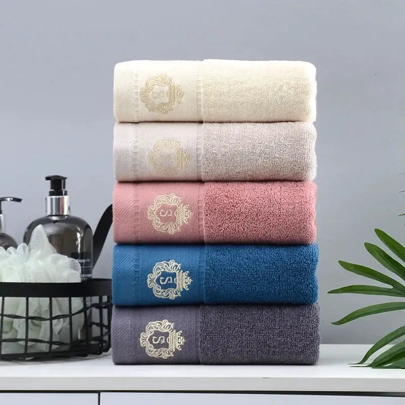 Simples Market 5-piece embroidered cotton towel set in white, cream, pink, blue and gray