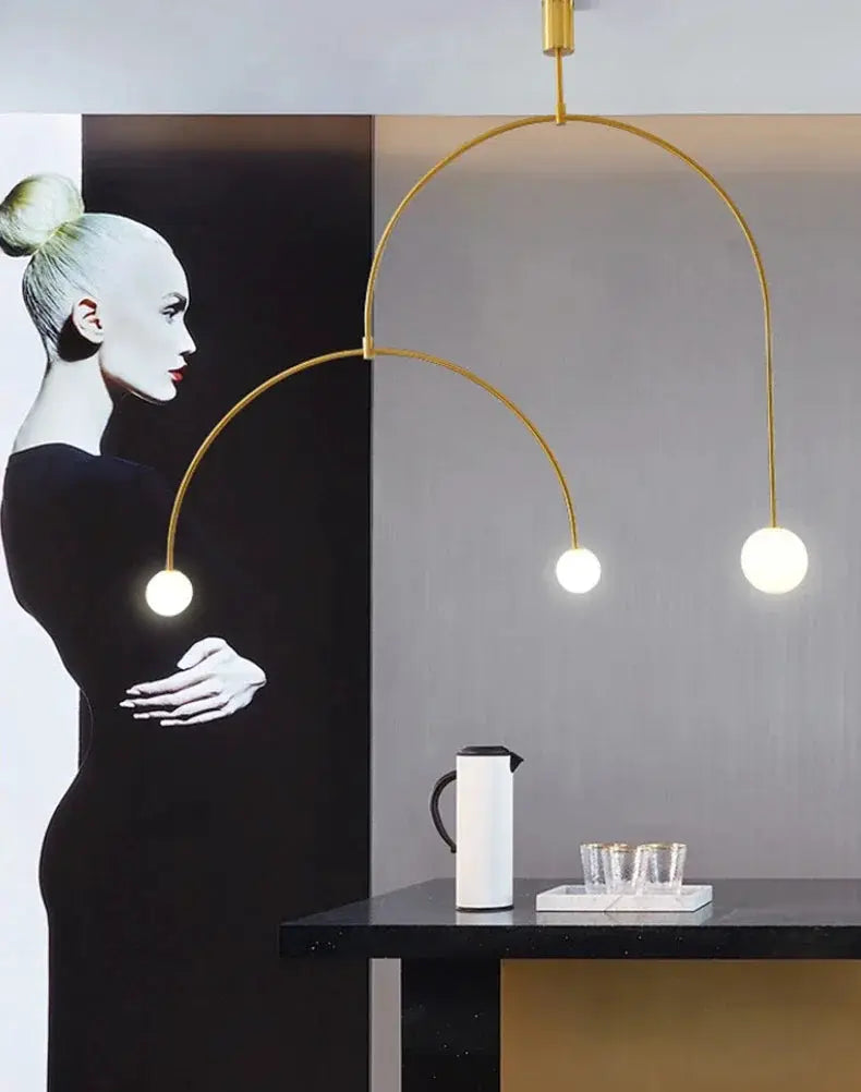 Simples Market Nordic minimalist chandelier with gold geometric arcs and three lit bulbs