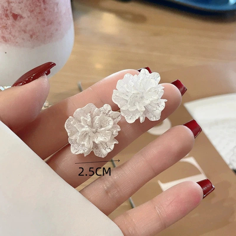 White camellia flower stud earrings for women, 2.5 cm, Simples Market