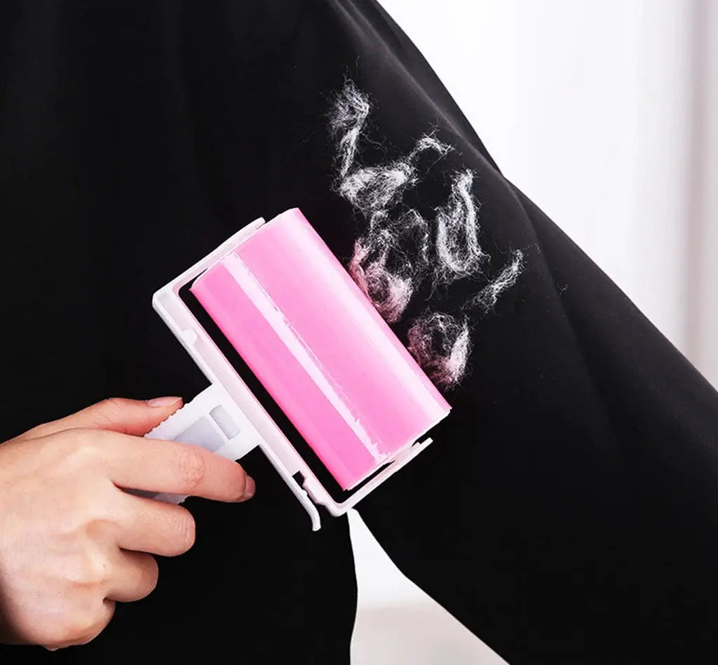 Washable sticky hair roller pink with white handle for pet hair removal from clothes and sofas, Simples Market.