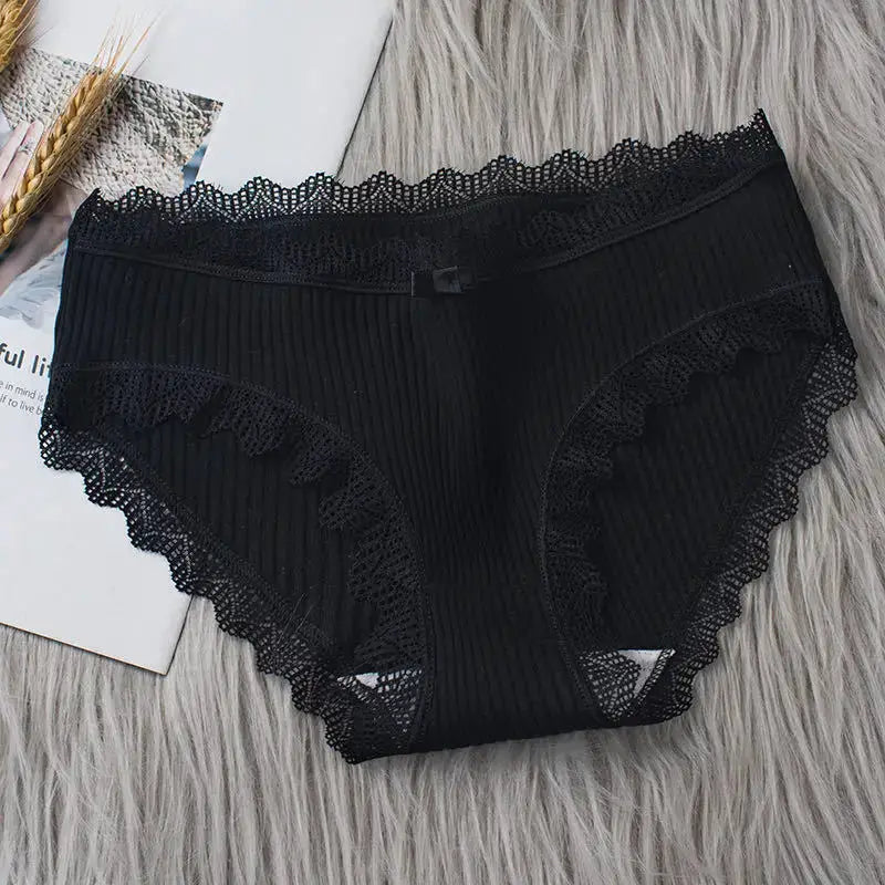 Black lace-wavy trim bikini panties with ribbed fabric, women's underwear