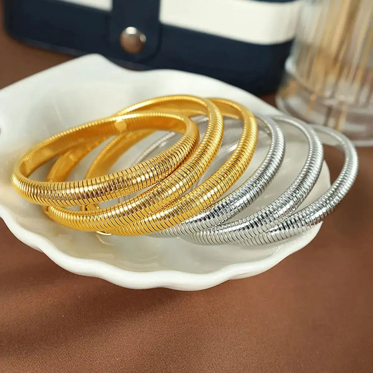 Waterproof Stainless Steel Retro Elastic Thick Metal Polish Bracelet 18K Gold Plated Unisex Jewelry For Men Women