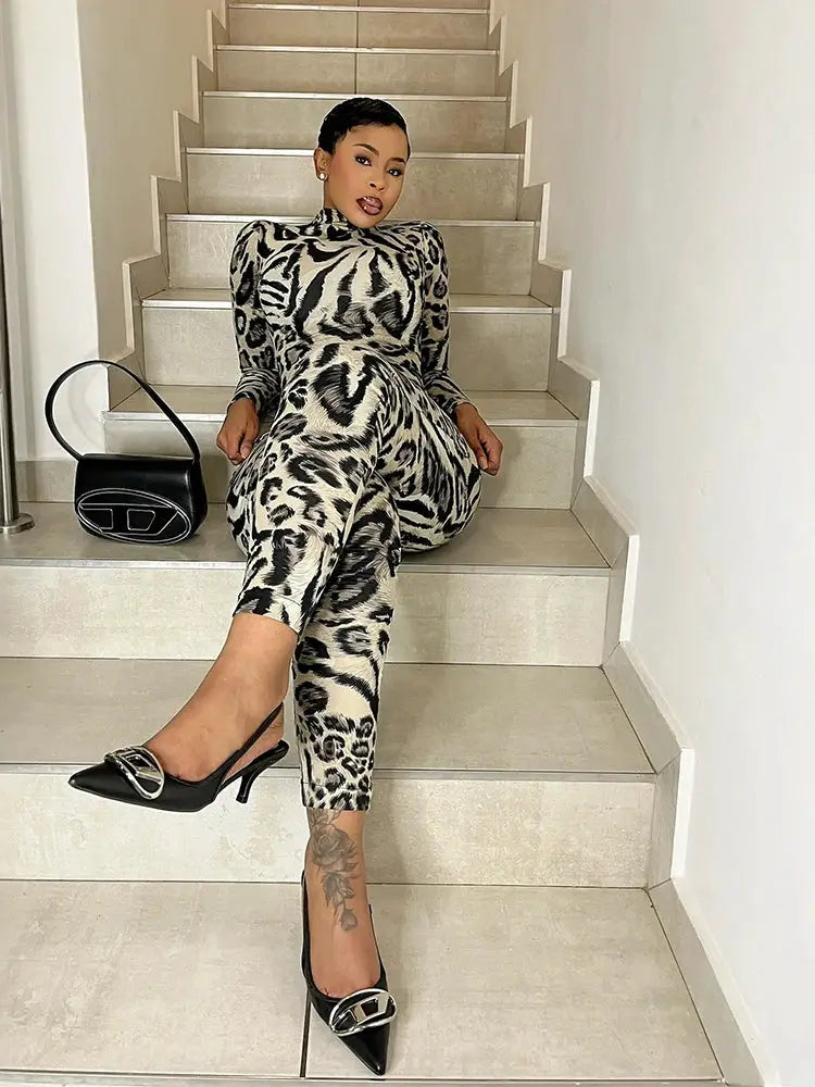 Kliou leopard print jumpsuit for women by Simples Market, long-sleeve turtleneck, skinny fit.