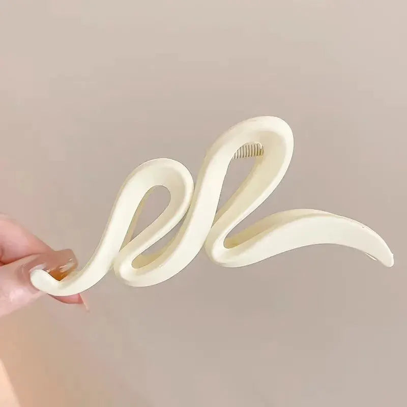 LuminaHair Matte Wave 13cm Acrylic Hair Claw Clip Durable Hold For Women And Girls In Four Colors