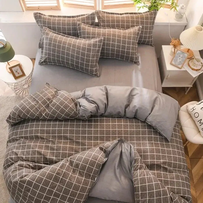 Cotton bedding set by Simples Market, four-piece brown checkered duvet cover, sheets and pillowcases