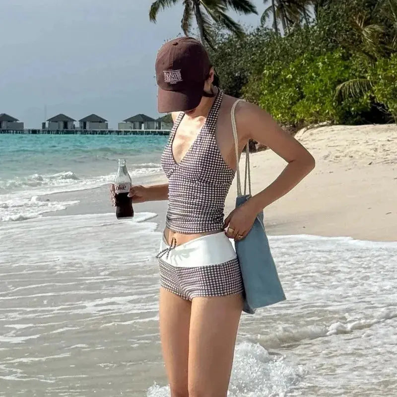 Two-piece checkered bikini by Simples Market with deep V push-up top and high-waisted bottoms on the beach.