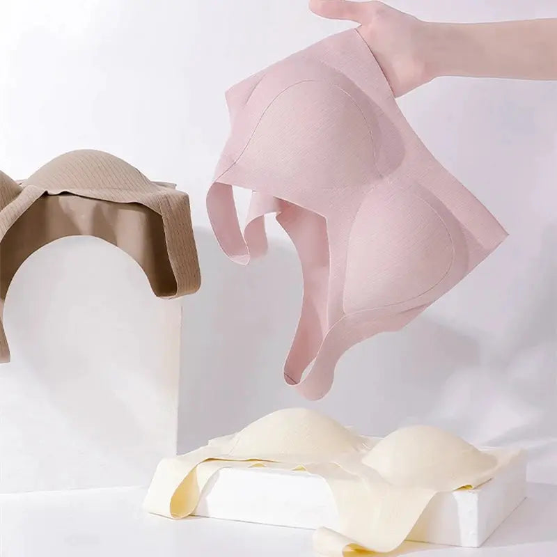 Three seamless traceless bras in pink, beige and cream by Simples Market