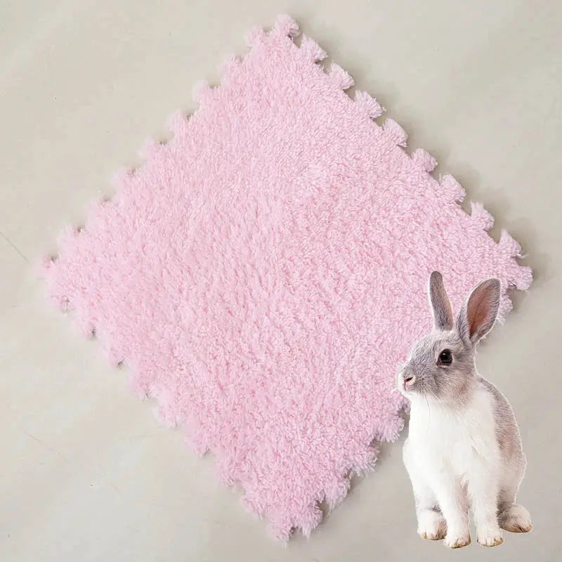 Pink 30x30cm pet warming pad, fluffy sleeping mat for small pets like rabbits, guinea pigs, and hamsters.