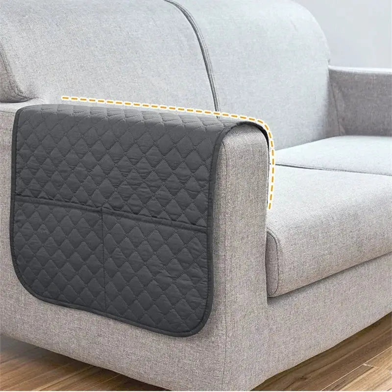 Sofa armrest cover with pockets, water-repellent quilted black slipcover by Simples Market