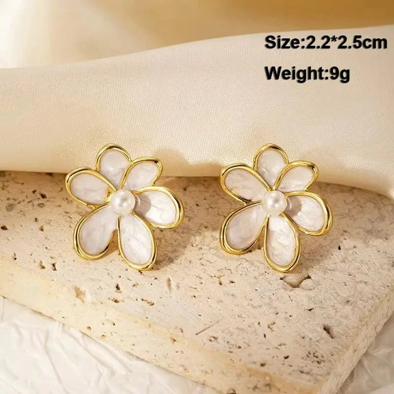 Simples Market flower earrings, white petals with gold rim and pearl center, pair