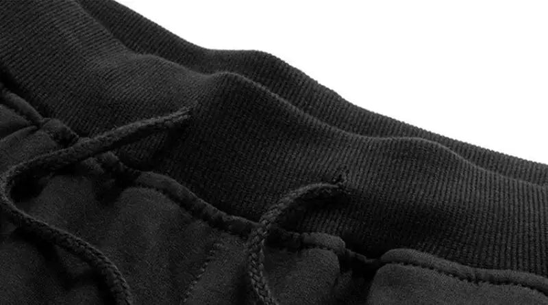 Men's knee-length black sport shorts with drawstring for boxing and gym training