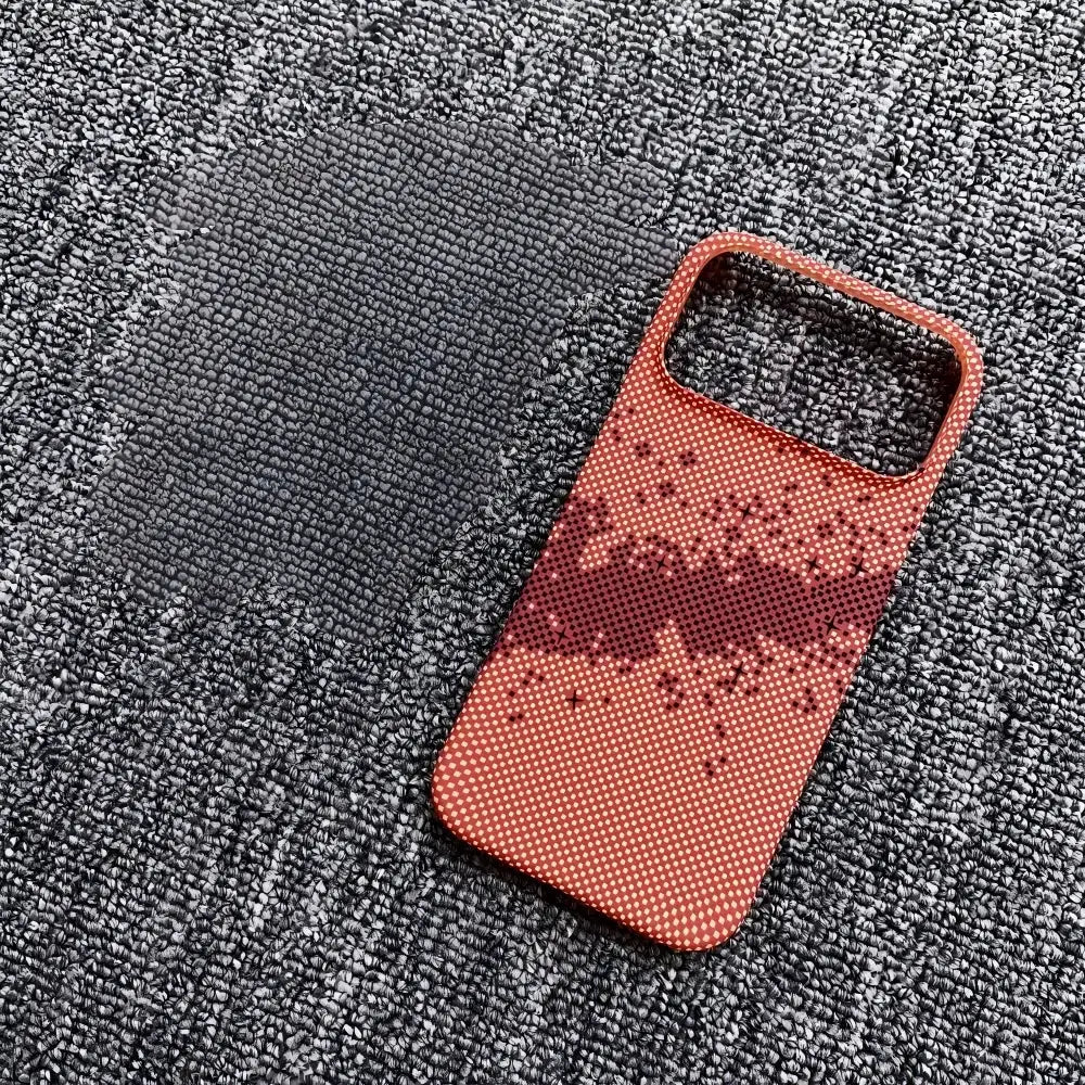 Simples Market frameless carbon fiber Kevlar MagSafe phone case in red dotted pattern PC texture for iPhone
