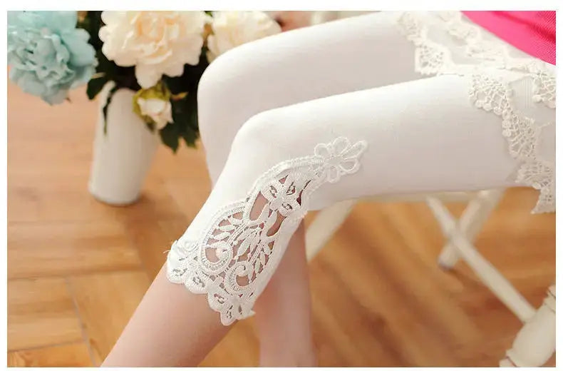 Women’s white lace-trim capri leggings, 3/4 length, stretch modal fabric