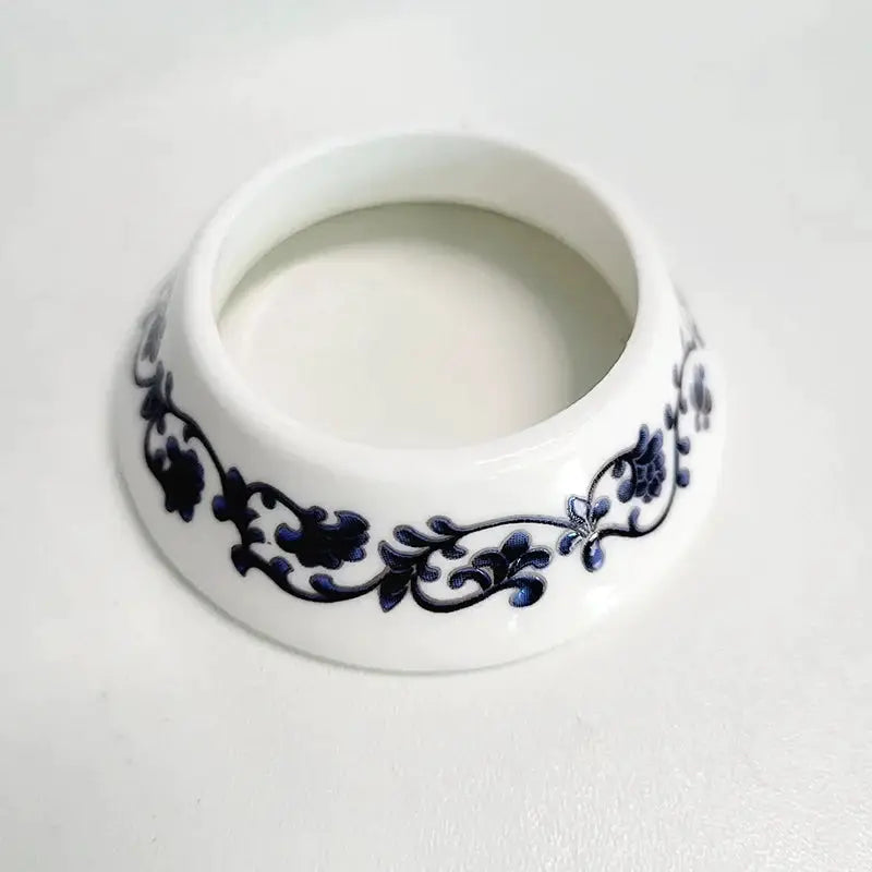 Porcelain bathroom accessory ring, white ceramic with blue floral pattern; Simples Market