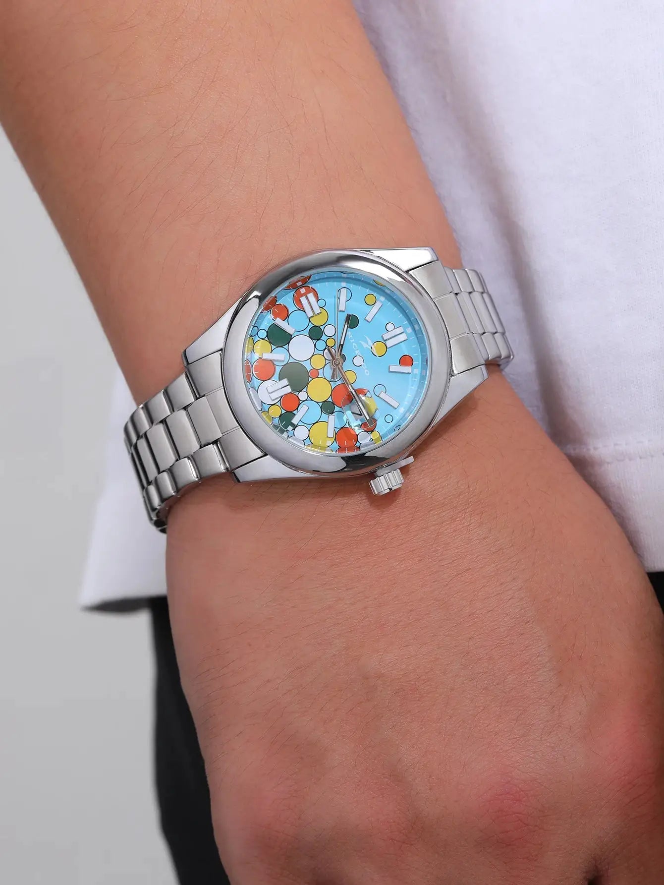 Simples Market men's stainless steel wristwatch with a blue abstract-pattern dial and silver bracelet