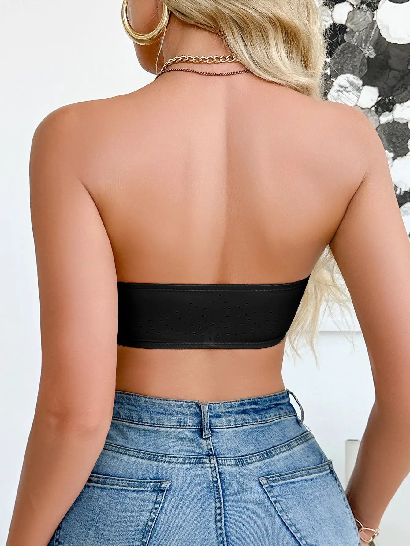 Strapless wireless black bralette with front-clasp and perforated band