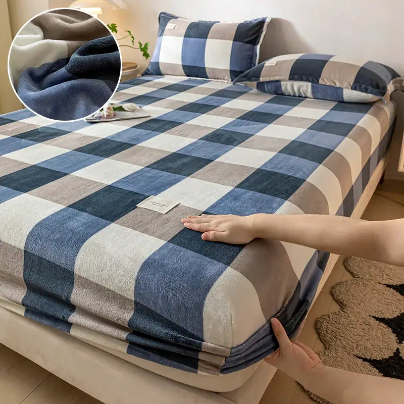 Velvet thermal mattress cover in blue plaid, plush winter bedding for 120x200 cm bed, Simples Market