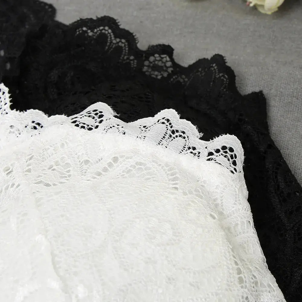 Two women's lace tank tops in black and white crochet with padding, Simples Market