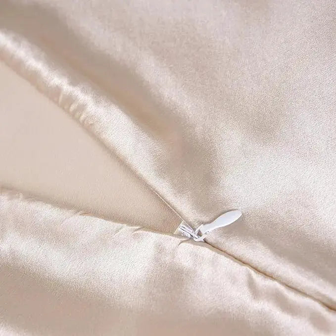 Simples Market ivory mulberry silk pillowcase with zipper, 19 momme luxury silk.
