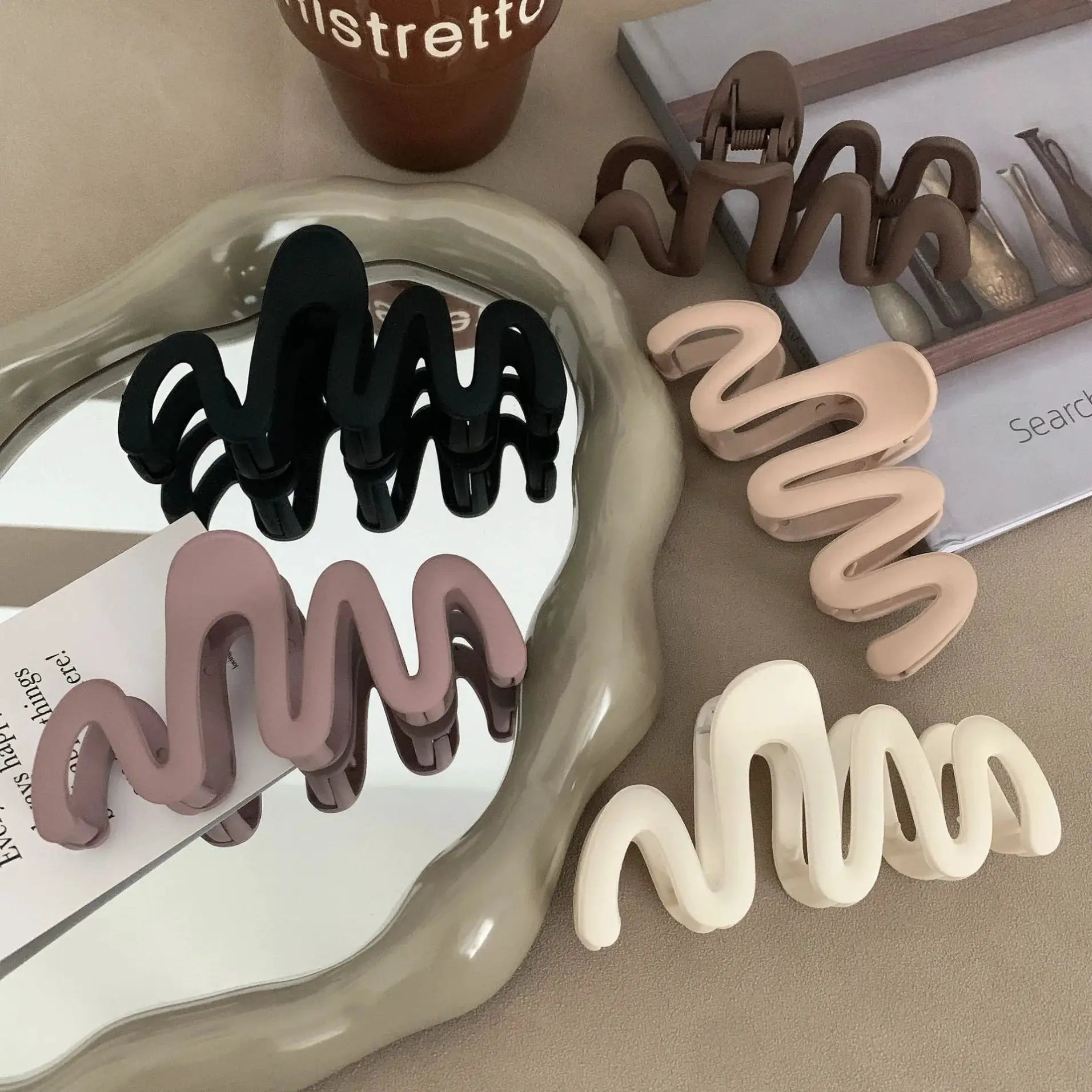 Trendy Matte Curve Hair Claw Clip Large Shark Crab Clip For Women With Secure Hold For Back Of Head Styles