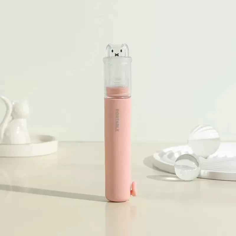 Simples Market pink 2-in-1 foldable travel toothbrush with bear dust cover and toothpaste storage.