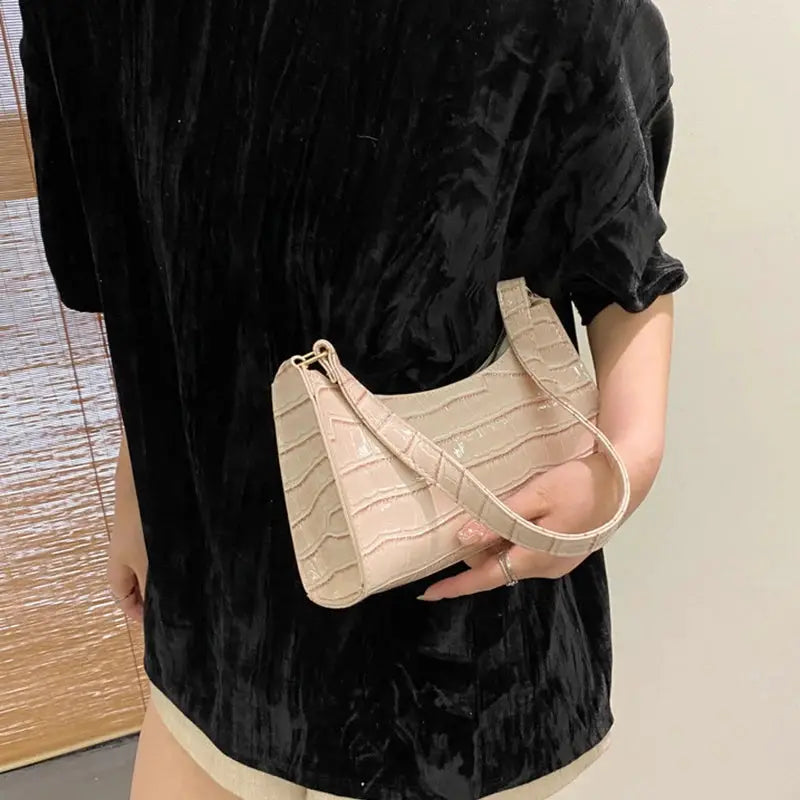 Alligator-pattern PU leather handbag in beige with shoulder strap