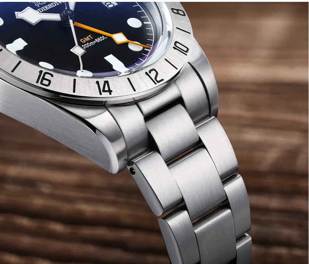 ADDIESDIVE 39mm quartz GMT stainless steel watch with luminous dial and silver bracelet