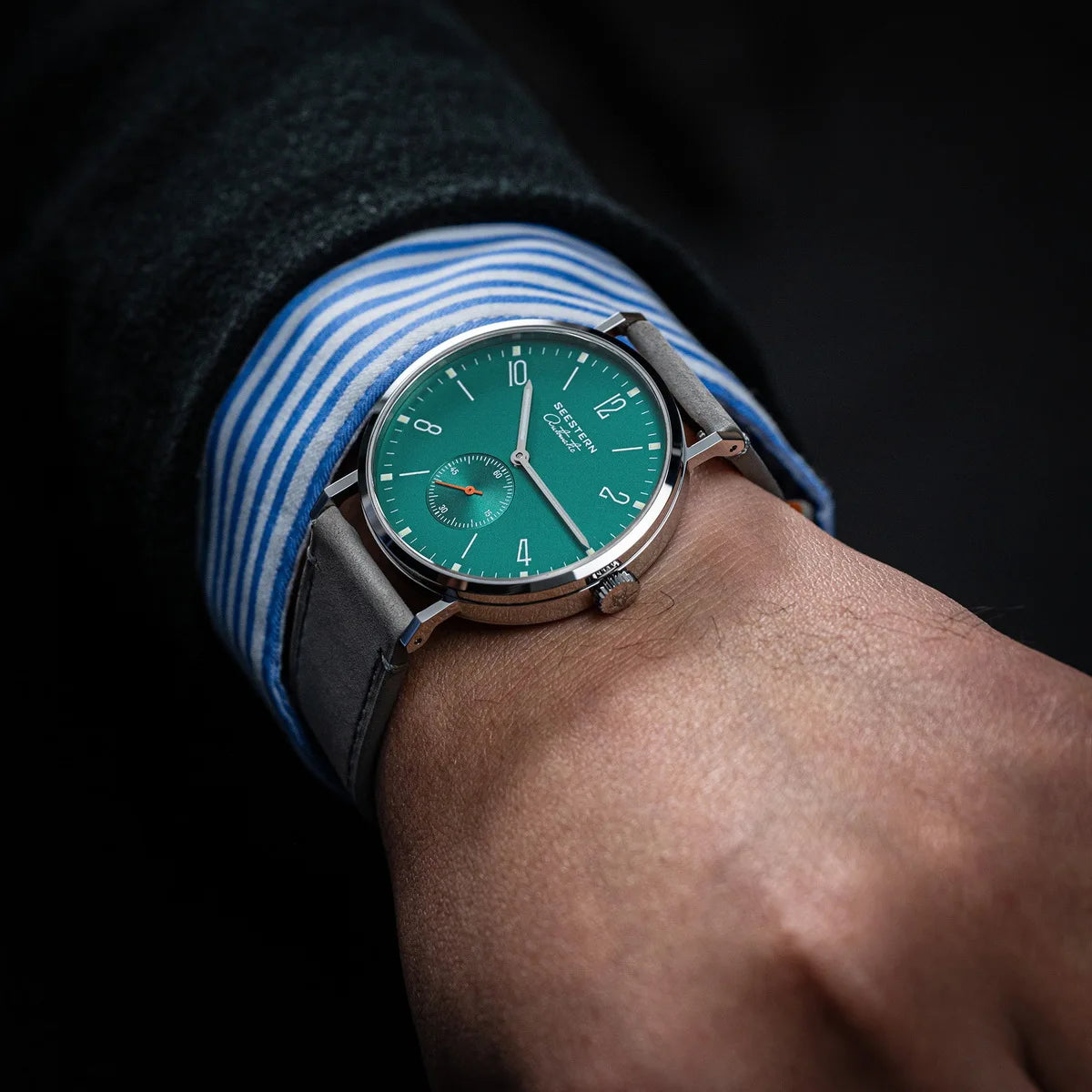 SEESTERN men's wristwatch with green dial, silver case and gray leather strap