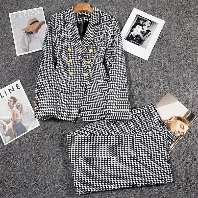 Two-piece houndstooth blazer and skirt set for women in black-and-white with gold buttons by Simples Market