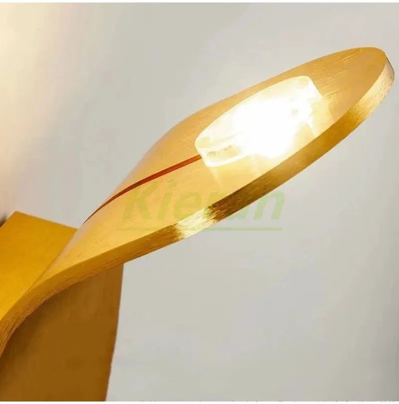 Skateboard-style Nordic LED wall lamp in light wood finish by Simples Market