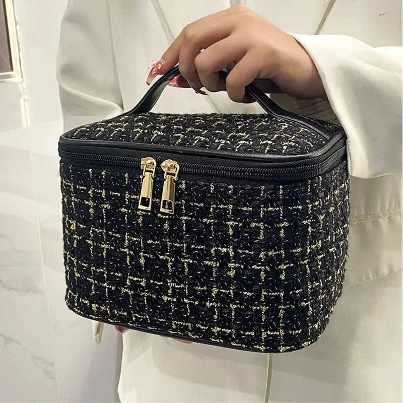 BX100 Knitted Style Makeup Bag Portable Fashionable Large Storage For Travel And Daily Use