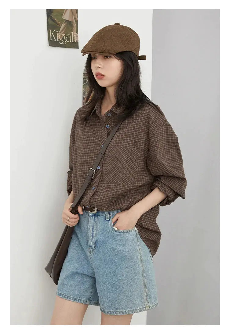 CHIC VEN women’s loose brown plaid shirt with blue buttons, paired with light denim shorts